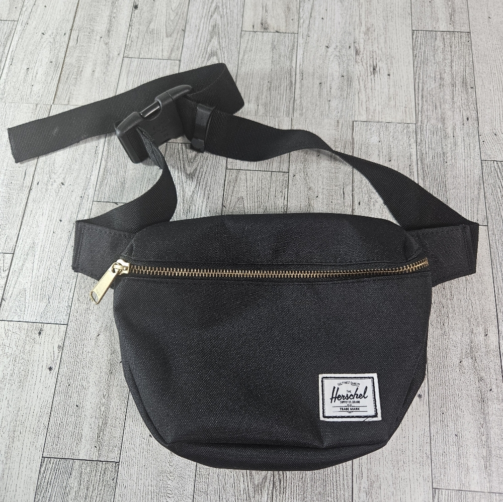 Herschel Fanny Pack Black Zippered Hip Waist Bum Bag Adjustable Strap